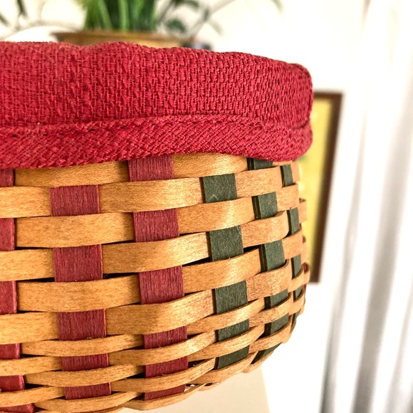 Signed 2003 LONGABERGER Caroling Basket w/ Woodcrafts Lid - Picture 10 of 10
